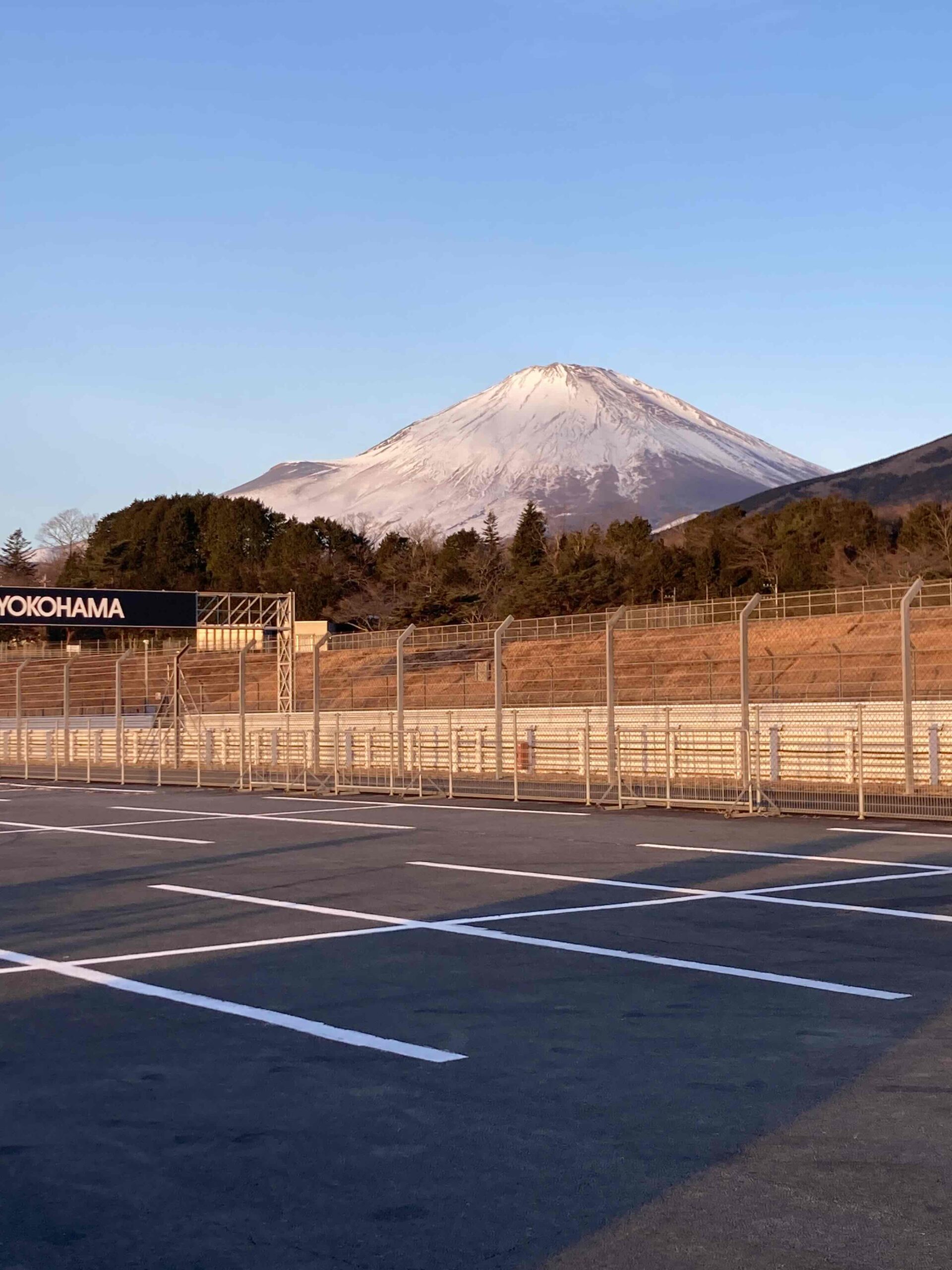 富士スピードウェイから見える富士山
